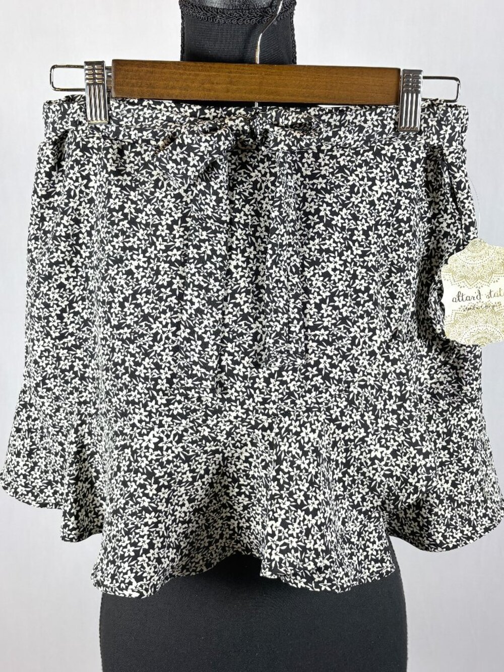 Altar’d State | Floral Ruffle Skirt |  M | Black White Ditsy Floral Tie Waist NW
